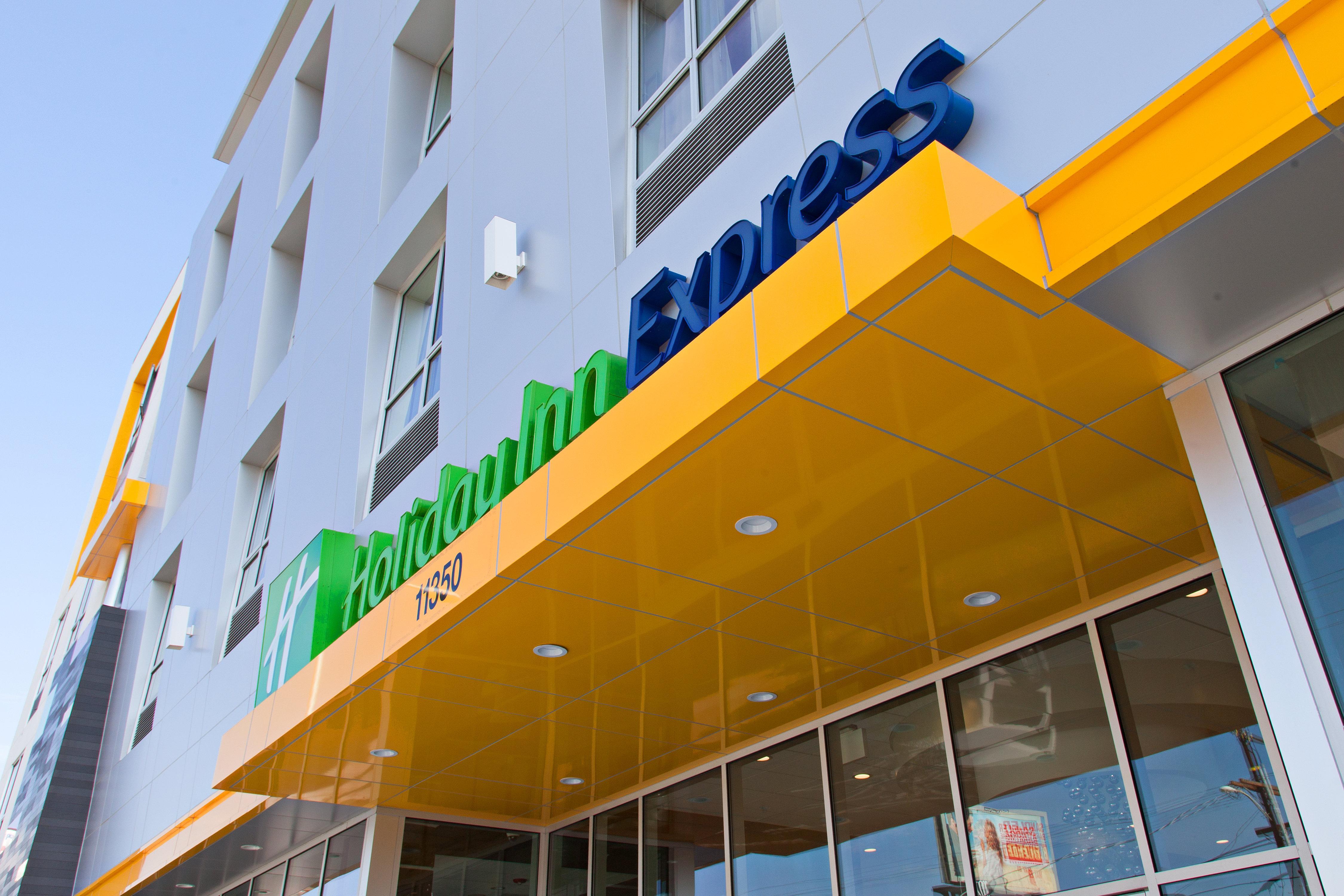 Holiday Inn Express North Hollywood - Burbank Area By Ihg Los Angeles Exterior foto