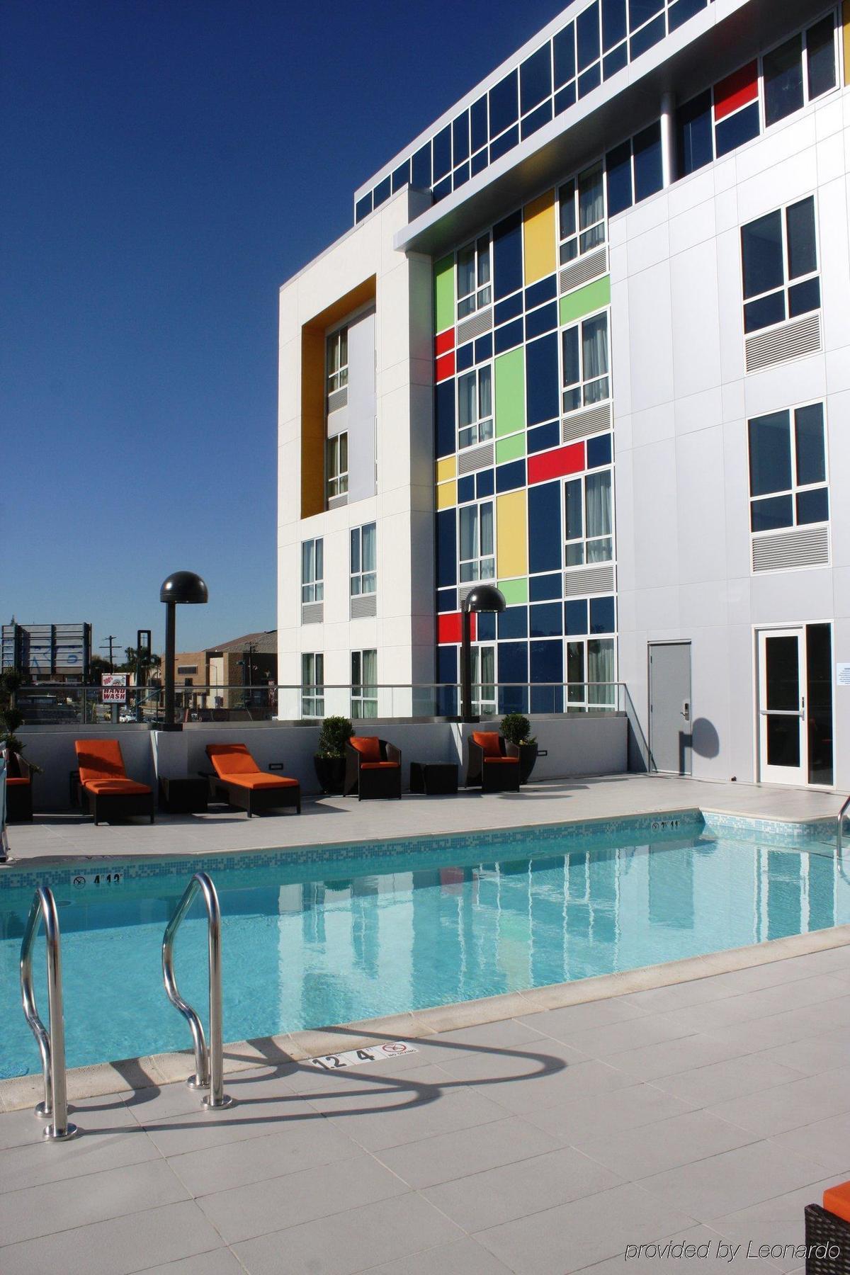 Holiday Inn Express North Hollywood - Burbank Area By Ihg Los Angeles Exterior foto